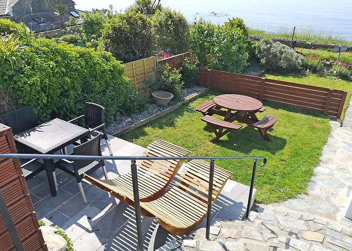 Drake Cottage With Hot Tub